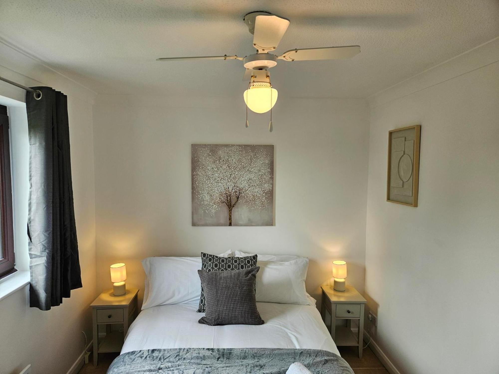 Redcot Gardens Stamford 4 Bed Contractor Familt Home With Parking Luaran gambar